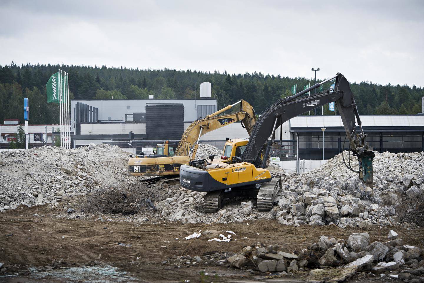 Keskimaa siirtää hulevesiputkea uuden Prisman tieltä | Keski-Suomi |  Keskisuomalainen