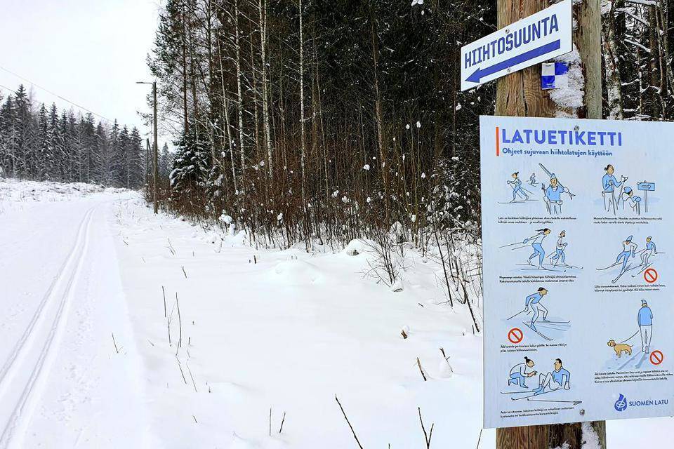 Somessa väitellään raivokkaasti, saako hiihtoladuilla kävellä vai ei – Nyt  Hämeenlinnan ulkoliikuntamestari kertoo, mitä laki sanoo | Paikalliset |  Hämeenlinnan Kaupunkiuutiset